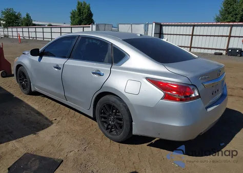 2015 Nissan Altima 2.5/2.5 S/2.5 Sl/2.5 Sv z USA, uszkodzony, nr VIN 1N4AL3AP5FC4H4429